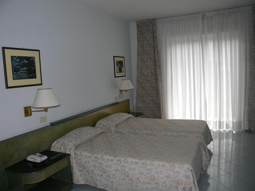 Hotel Dei Congressi Castellammare di Stabia Bagian luar foto
